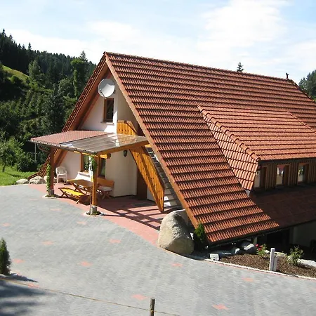 Holzbildhauerei Kammerer Apartment *
