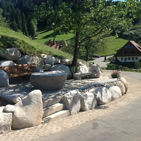 Holzbildhauerei Kammerer Apartment *